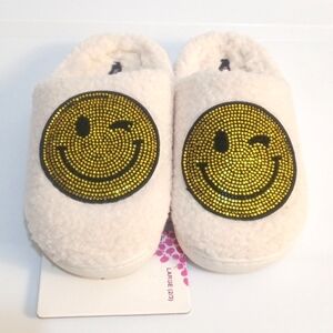 KENSIE GIRL FUZZY CREAM SLIPPERS WITH GOLD RHINESTONE SMILE EMOJI SIZE 2-3 NWT
